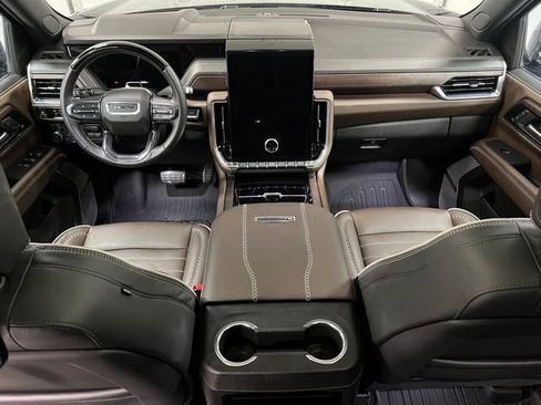 Used 2025 GMC Yukon Denali Ultimate w/ LPO, Floor Liner Package image 24