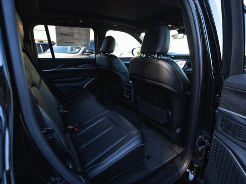 New 2025 Jeep Grand Cherokee Limited w/ Black Appearance Package image 28