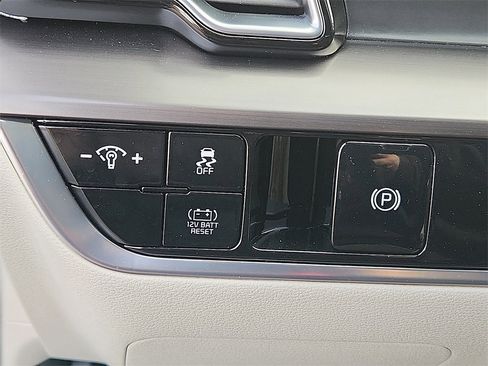 Certified 2025 Kia Sportage EX image 24