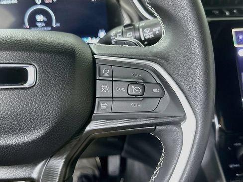 Used 2024 Jeep Grand Cherokee Laredo X AWD/4WD image 23