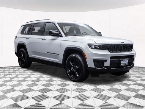 Used 2023 Jeep Grand Cherokee L Laredo AWD/4WD image 15