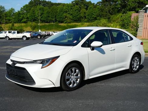 Used 2025 Toyota Corolla LE FWD image 3