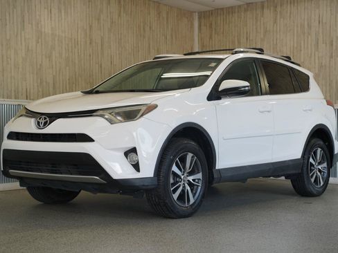 Used 2016 Toyota RAV4 XLE w/ Cargo Management Package FWD image 4