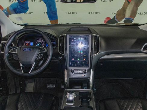 Used 2024 Ford Edge Titanium image 3