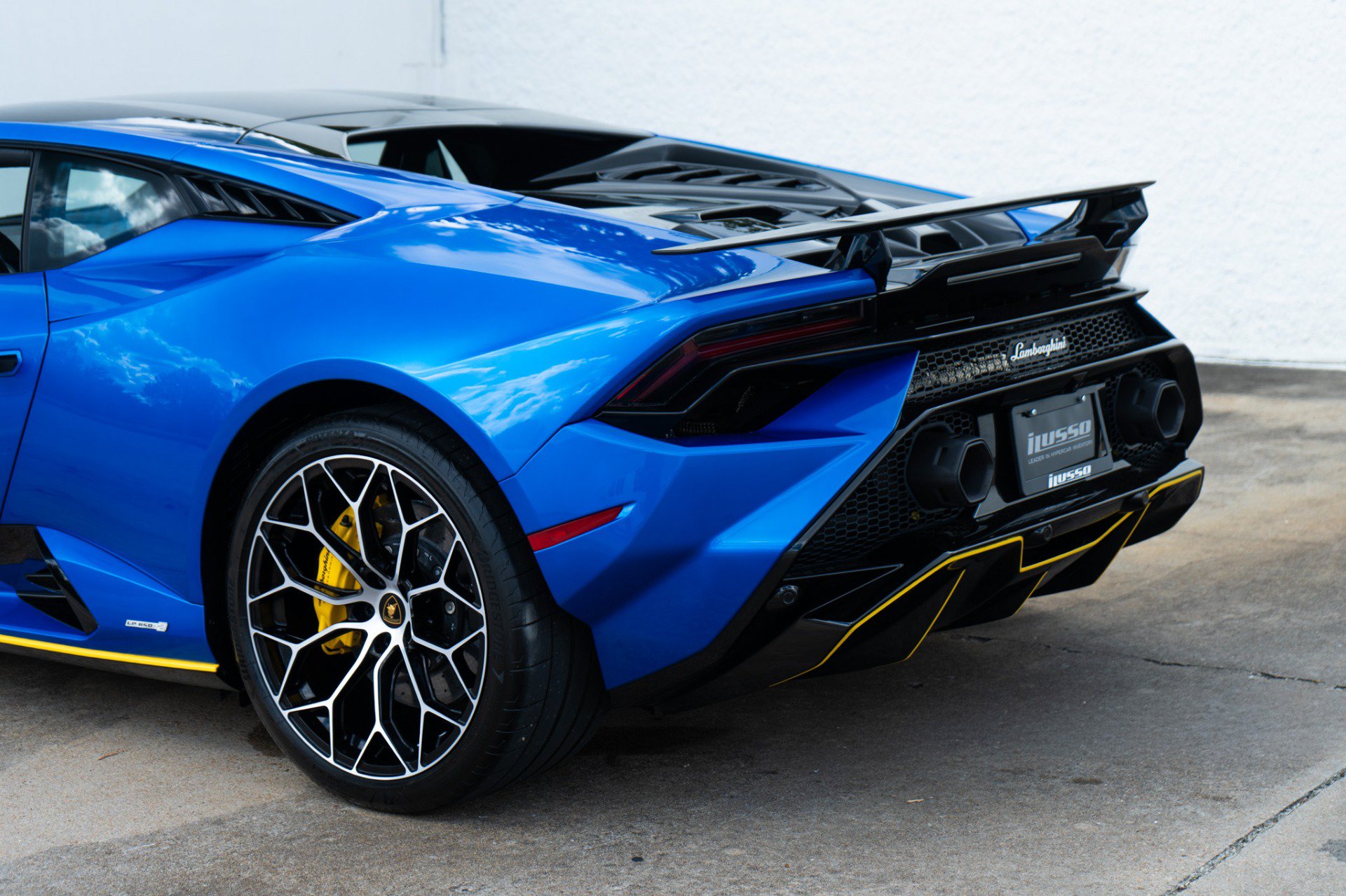 Used 2023 Lamborghini Huracan Tecnica RWD image 15