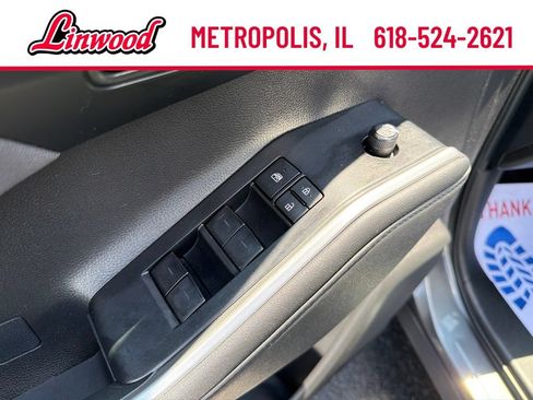 Used 2024 Toyota Highlander LE AWD/4WD image 18