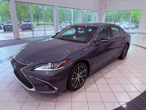 Used 2025 Lexus ES 350 w/ Premium Package FWD image 3