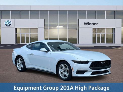 Used 2026 Ford Mustang Premium image 5