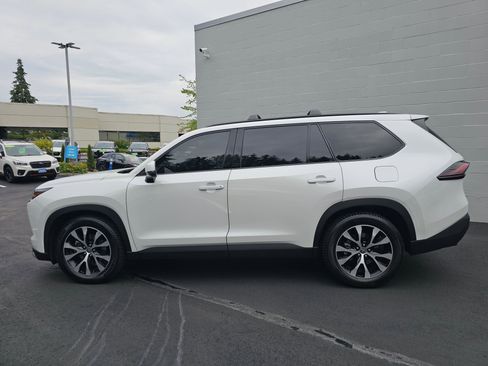 Used 2024 Toyota Grand Highlander AWD Hybrid image 4