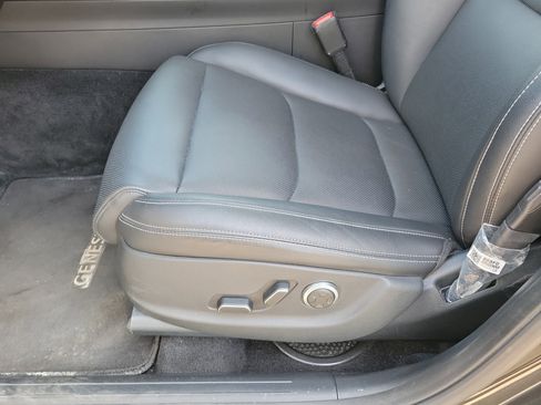 Used 2025 Genesis GV70 2.5T image 5