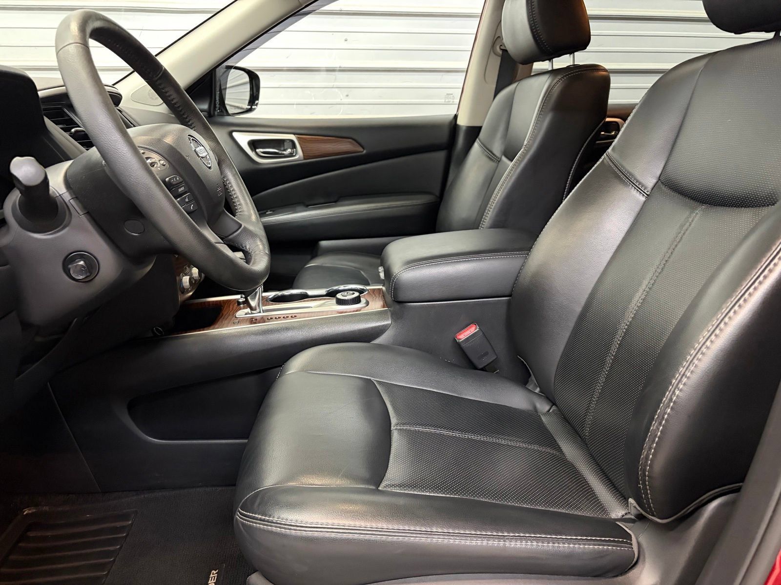 Used 2017 Nissan Pathfinder Platinum w/ Cargo Package AWD/4WD image 10