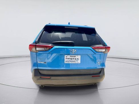 Used 2021 Toyota RAV4 XLE AWD/4WD image 6