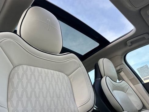 Used 2018 Lincoln Continental Black Label w/ Rear-seat Package image 19