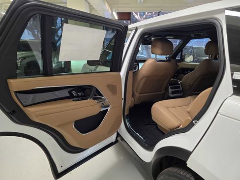 New 2025 Land Rover Range Rover Long Wheelbase SE image 16