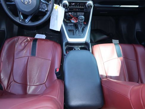 Used 2021 Toyota RAV4 LE w/ Carpet Mat Package (TMS) FWD image 8