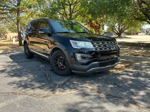 Used 2016 Ford Explorer XLT w/ Equipment Group 202A FWD image 4