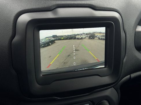 Used 2018 Jeep Renegade Altitude image 17