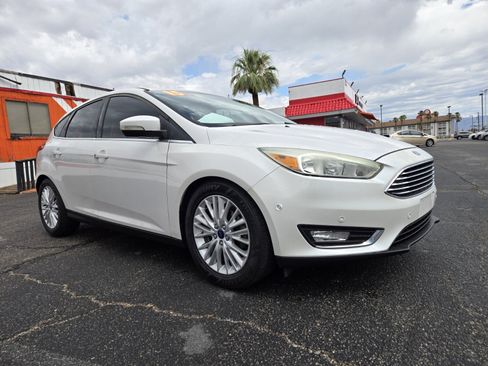 Used 2015 Ford Focus Titanium w/ Titanium Cold Weather Package FWD image 4