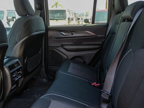 New 2026 Jeep Grand Cherokee Laredo AWD/4WD image 18