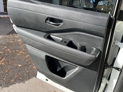 Certified 2024 Nissan Pathfinder S image 29