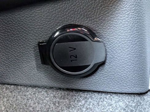 Certified 2024 Volkswagen Tiguan SE R-Line image 14