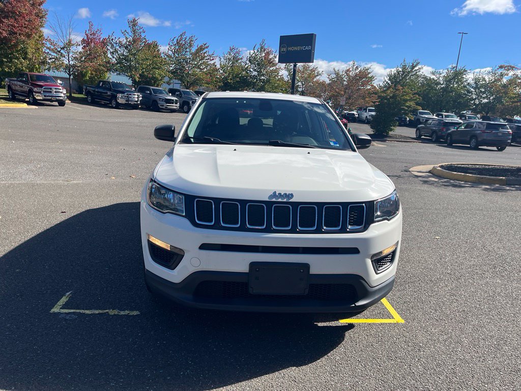 Used 2019 Jeep Compass Sport w/ Tech Group FWD image 2