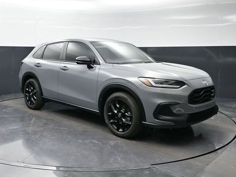 Certified 2025 Honda HR-V Sport image 3