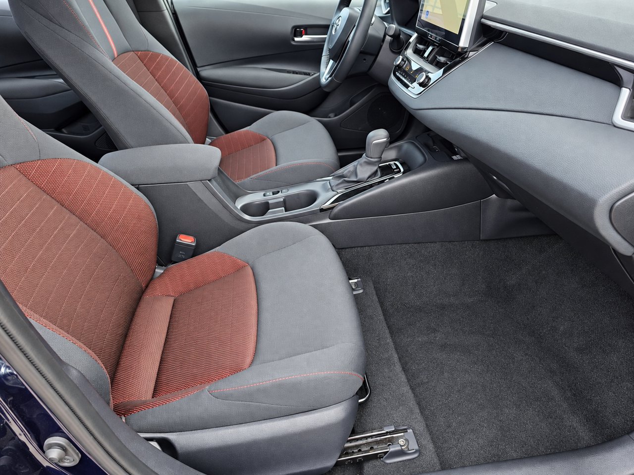 Used 2026 Toyota Corolla SE w/ SE Package FWD image 30