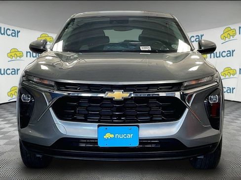 Used 2024 Chevrolet Trax LS w/ LS Convenience Package FWD image 2