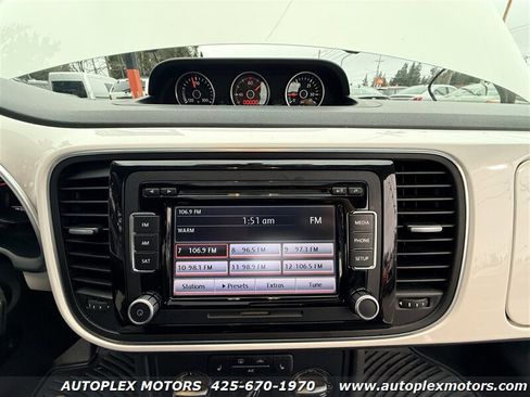 Used 2013 Volkswagen Beetle TDI image 18