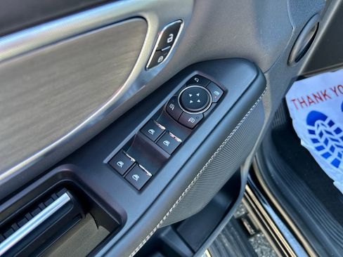 Used 2025 Ford Expedition Platinum image 13