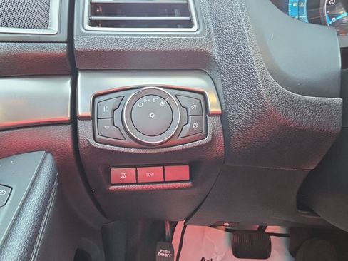 Used 2018 Ford Explorer XLT w/ Equipment Group 202A FWD image 9