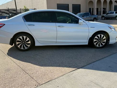 Used 2017 Honda Accord Touring image 6