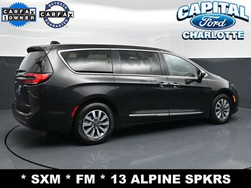 Used 2023 Chrysler Pacifica Limited FWD image 8