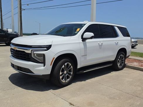 Used 2025 Chevrolet Tahoe LS RWD image 3