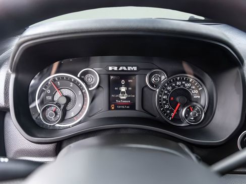 Used 2024 RAM 3500 Tradesman w/ Chrome Appearance Group AWD/4WD image 14