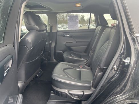 Used 2022 Toyota Highlander XLE image 10