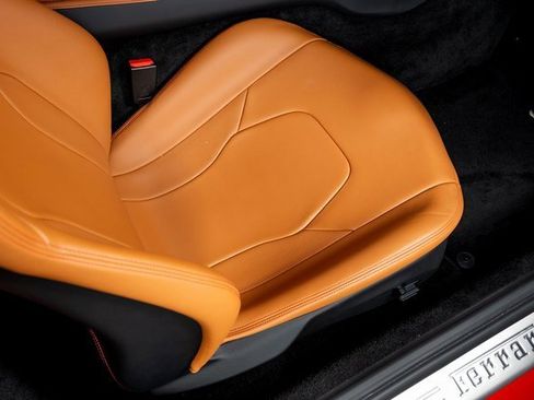 Used 2019 Ferrari Portofino image 55