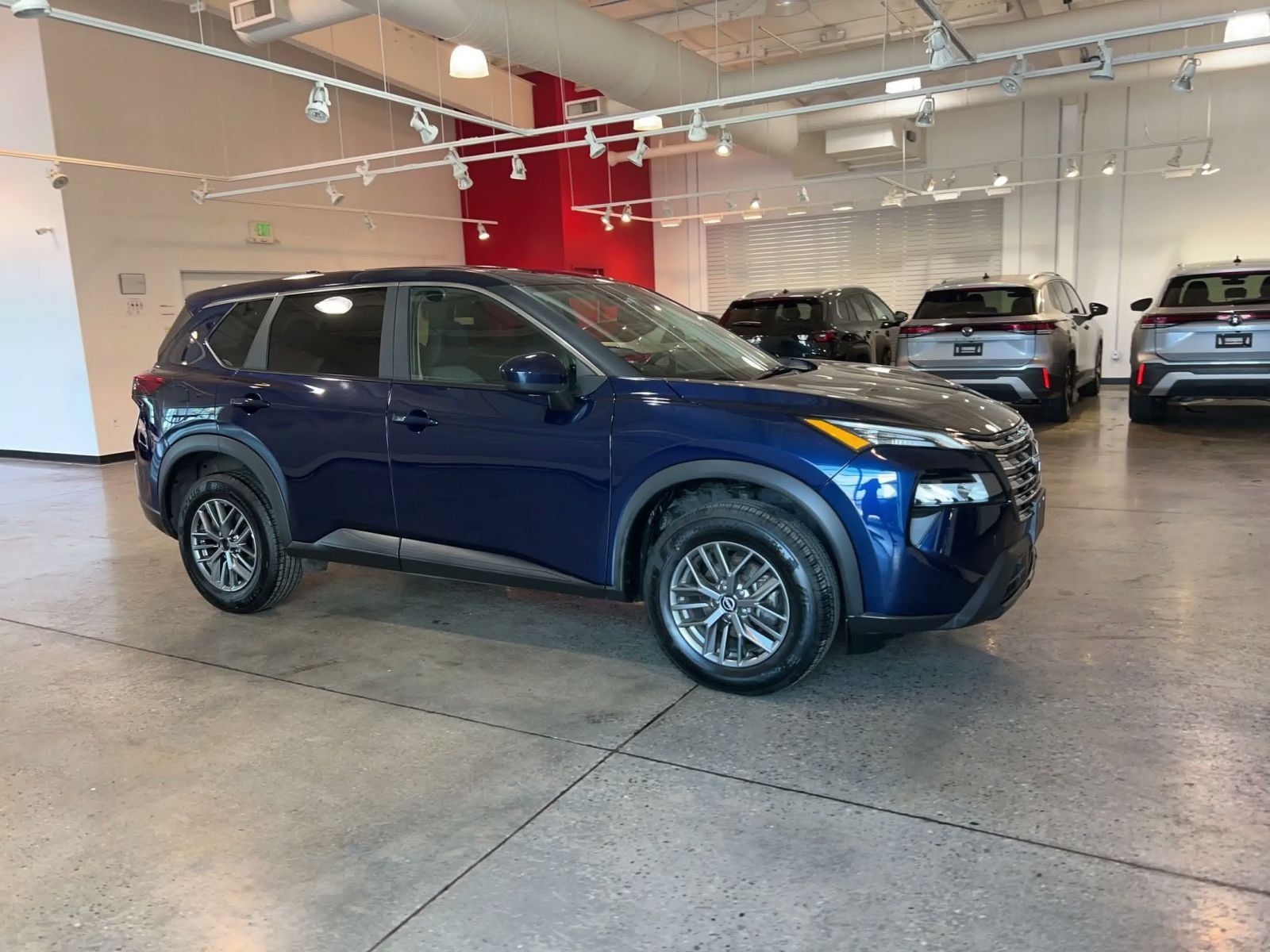 Used 2026 Nissan Rogue SV AWD/4WD image 2