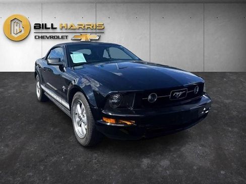 Used 2009 Ford Mustang Convertible RWD image 3