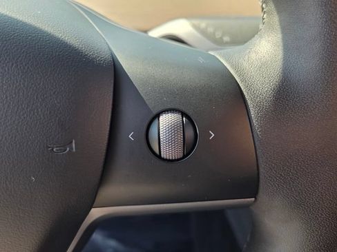 Used 2024 Tesla Model Y Long Range RWD image 27