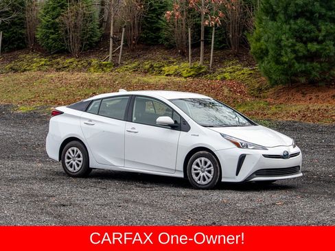 Used 2022 Toyota Prius L Eco image 11