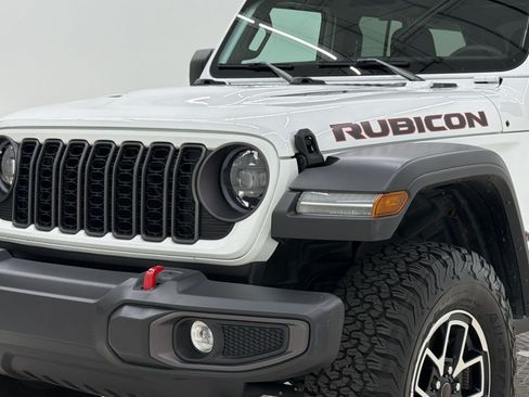 Used 2024 Jeep Wrangler Unlimited Rubicon w/ Convenience Group AWD/4WD image 12