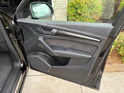 Used 2018 Audi SQ5 Premium Plus w/ Navigation Package AWD/4WD image 18