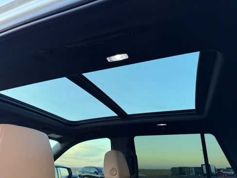 Used 2023 Cadillac Escalade Premium Luxury w/ Performance Package image 15