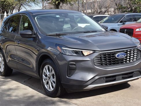 Used 2023 Ford Escape Active image 4