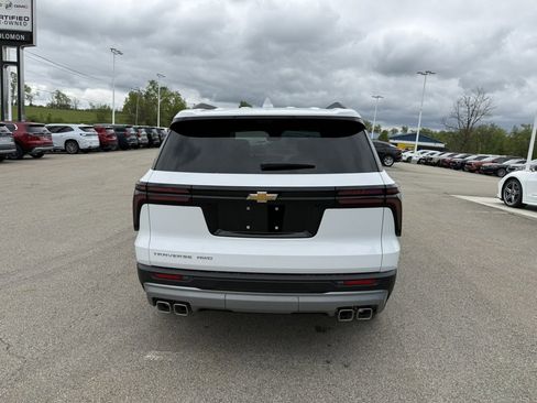 New 2026 Chevrolet Traverse LT w/ Driver Confidence Package AWD/4WD image 4