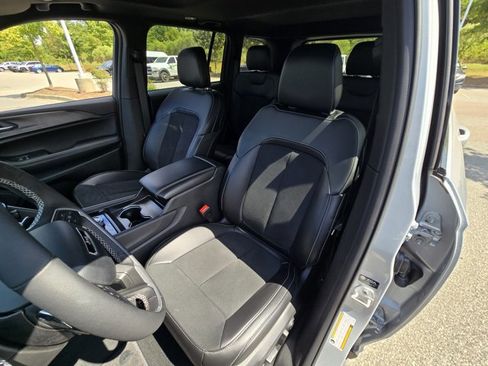 New 2025 Jeep Grand Cherokee Altitude image 25