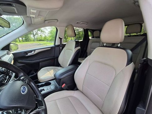 Used 2022 Ford Escape SEL image 9