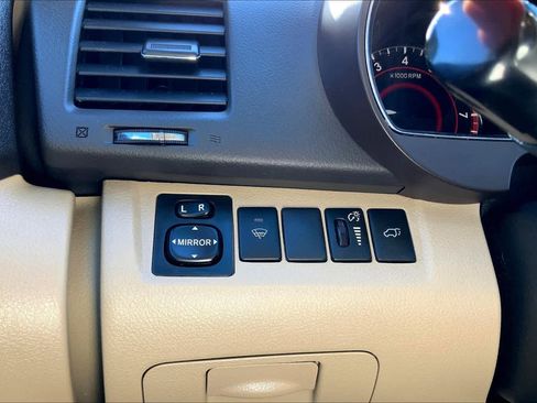 Used 2010 Toyota Highlander Limited image 34